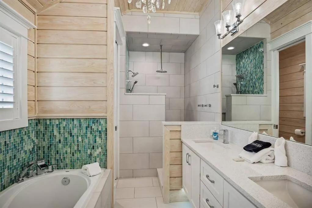 Serenity By The Sea 3 Bedroom 3.5 Ba Destin