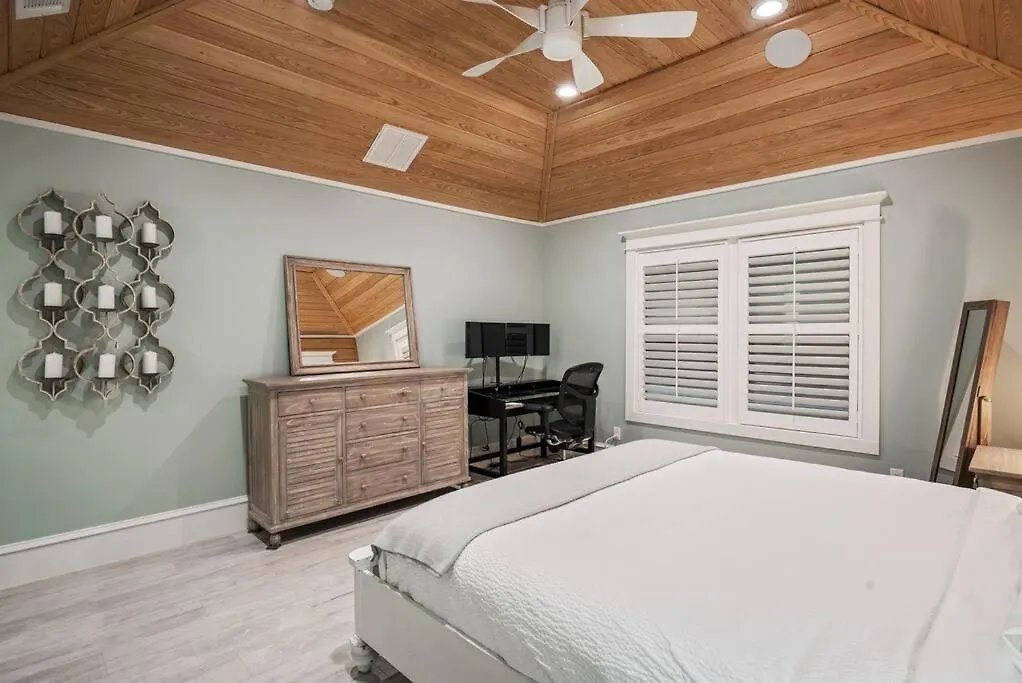 Serenity By The Sea 3 Bedroom 3.5 Ba Destin Holiday home