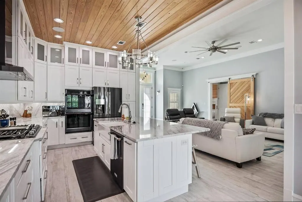 Serenity By The Sea 3 Bedroom 3.5 Ba Destin Holiday home